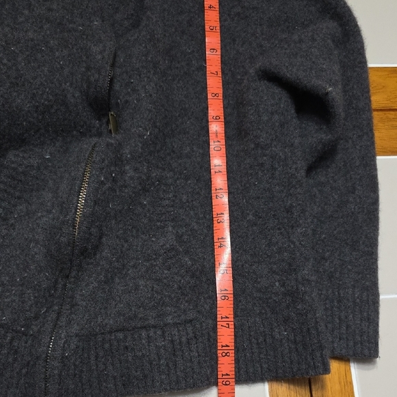 Neiman Marcus Gray Knit Pants & Jacket Set - Picture 8 of 9